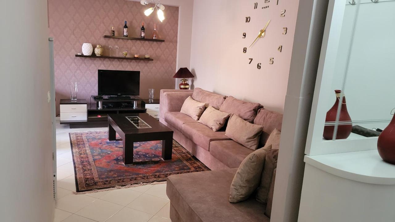 Charming Apartment Lushnjë Exteriör bild