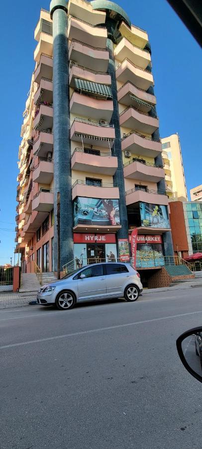 Charming Apartment Lushnjë Exteriör bild