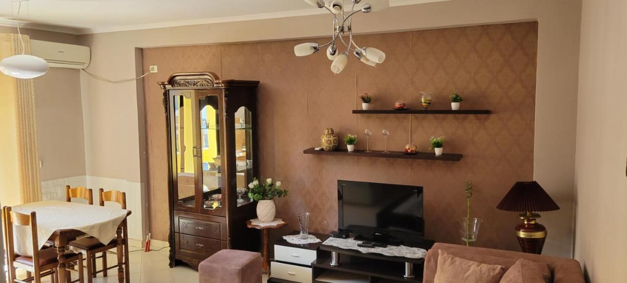 Charming Apartment Lushnjë Exteriör bild