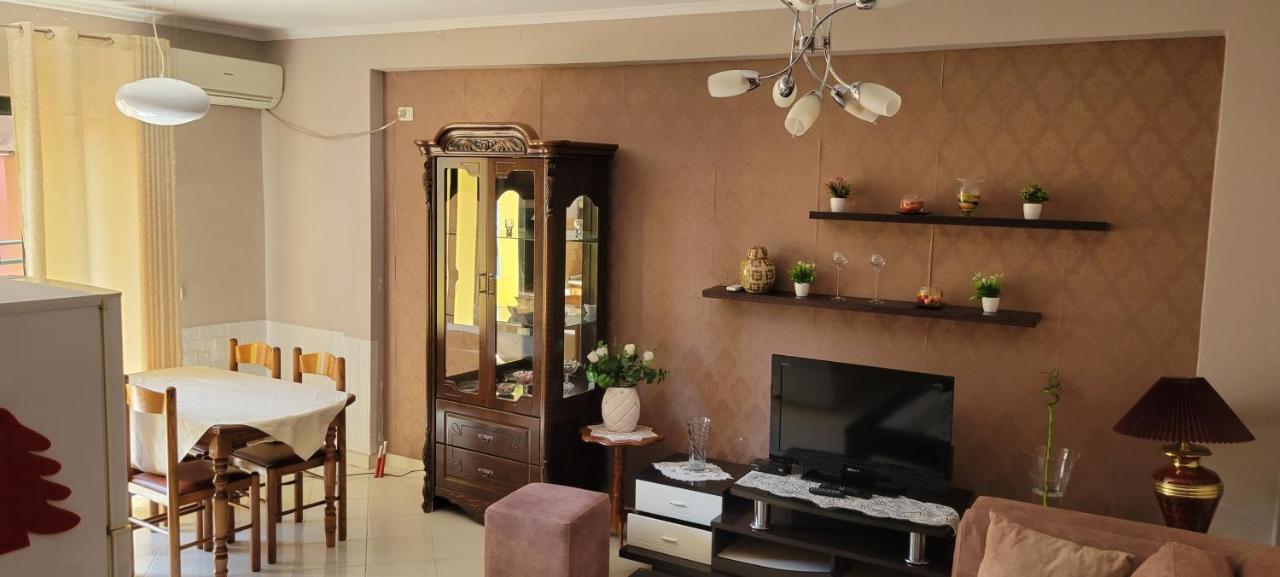 Charming Apartment Lushnjë Exteriör bild